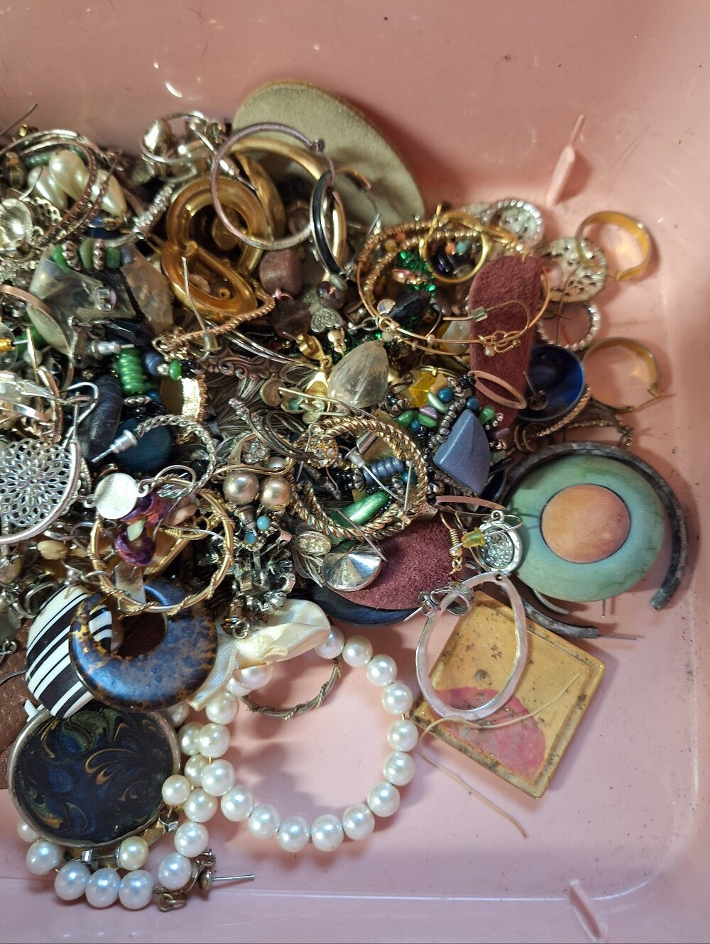2.5 LBS Matched Loose Earrings Vintage to Now Bohemian 80's 90's Reseller - Picture 4 of 4